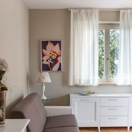 2-Bedroom Apt, With Balcony & Aircondition - 50 M From The Beach Marina di Pietrasanta Exteriér fotografie