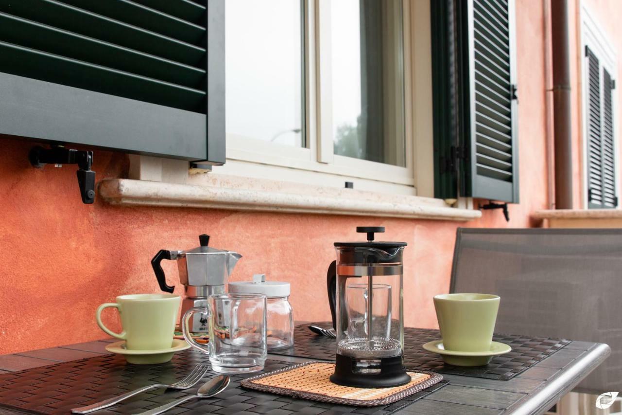 2-Bedroom Apt, With Balcony & Aircondition - 50 M From The Beach Marina di Pietrasanta Exteriér fotografie
