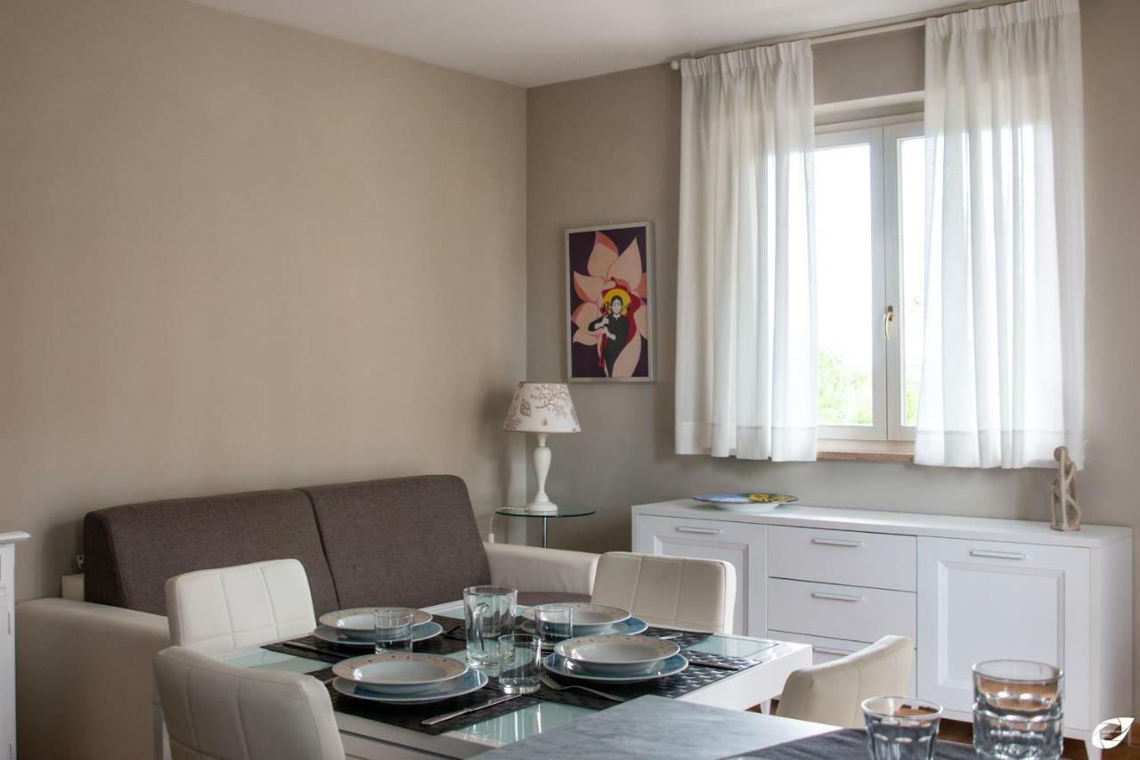 2-Bedroom Apt, With Balcony & Aircondition - 50 M From The Beach Marina di Pietrasanta Exteriér fotografie