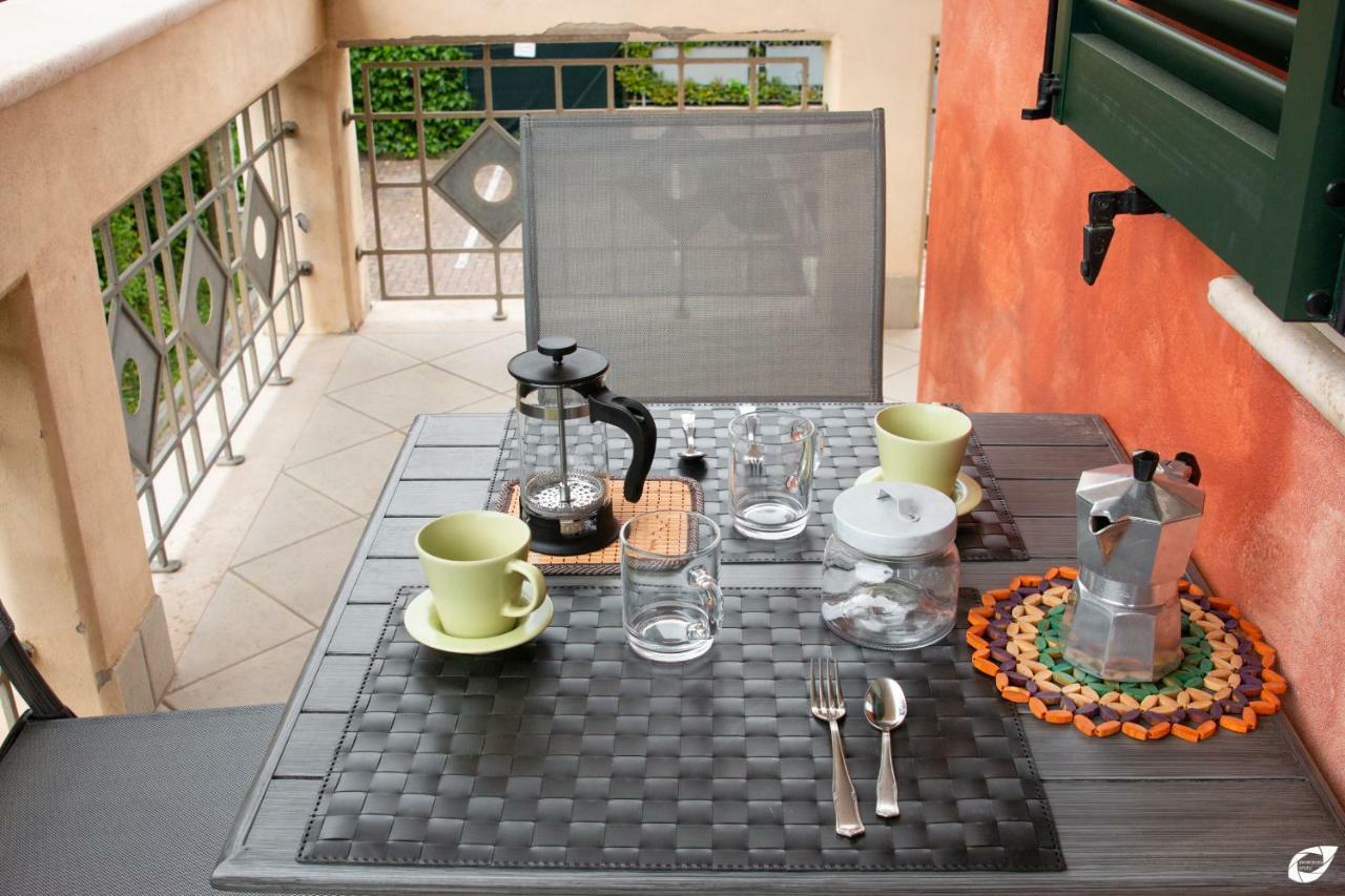 2-Bedroom Apt, With Balcony & Aircondition - 50 M From The Beach Marina di Pietrasanta Exteriér fotografie
