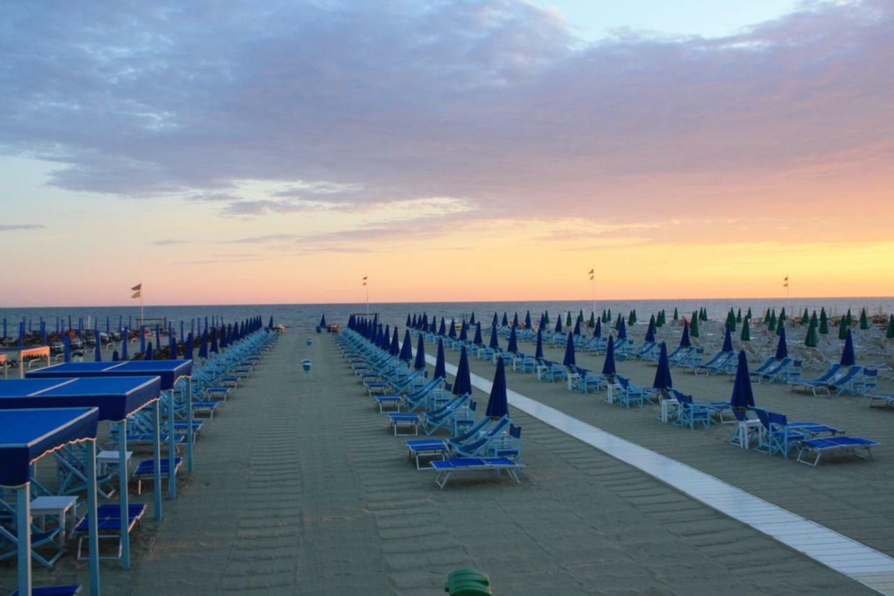 2-Bedroom Apt, With Balcony & Aircondition - 50 M From The Beach Marina di Pietrasanta Exteriér fotografie